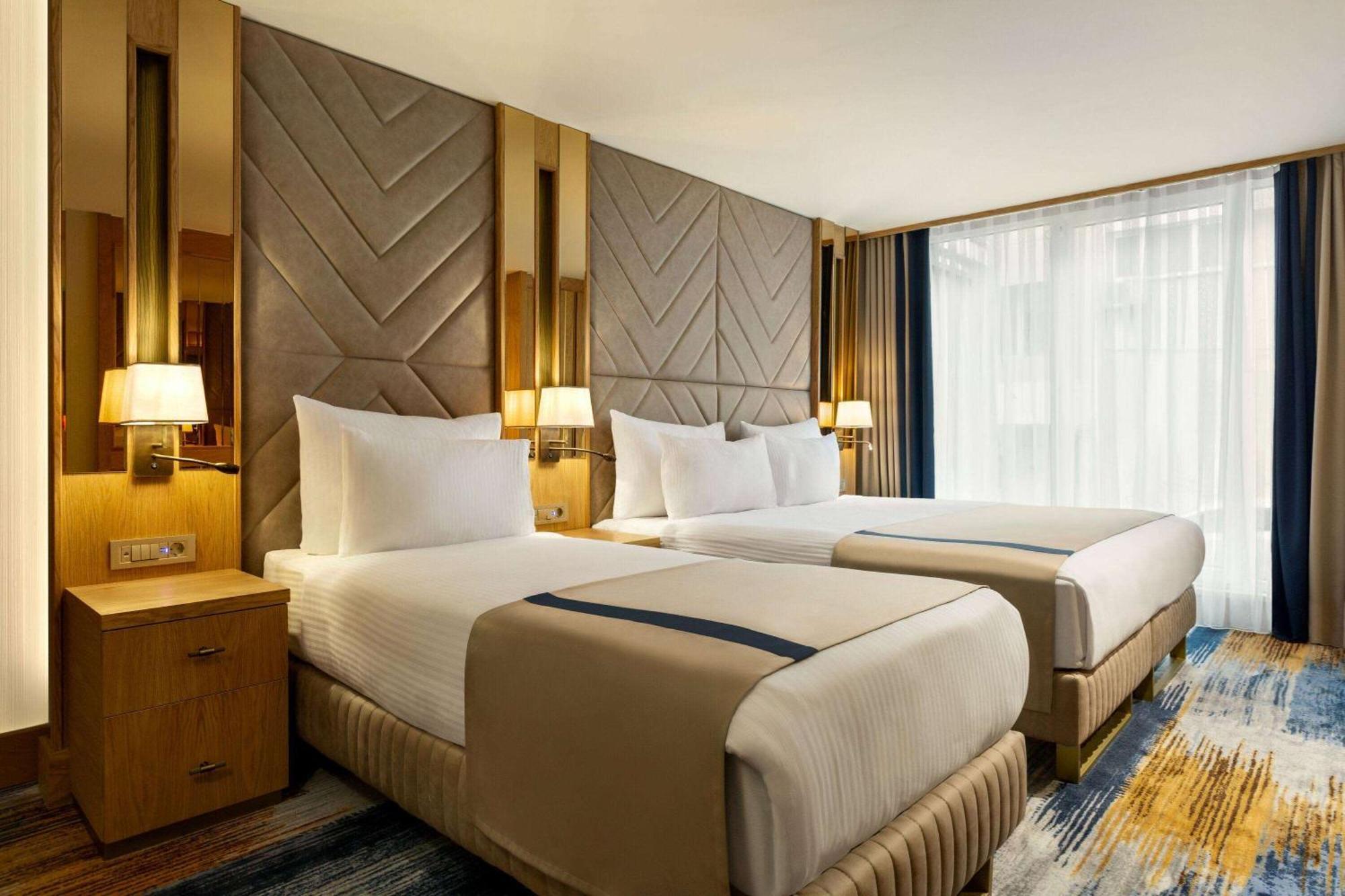 Days Inn By Wyndham Istanbul Bomonti 외부 사진