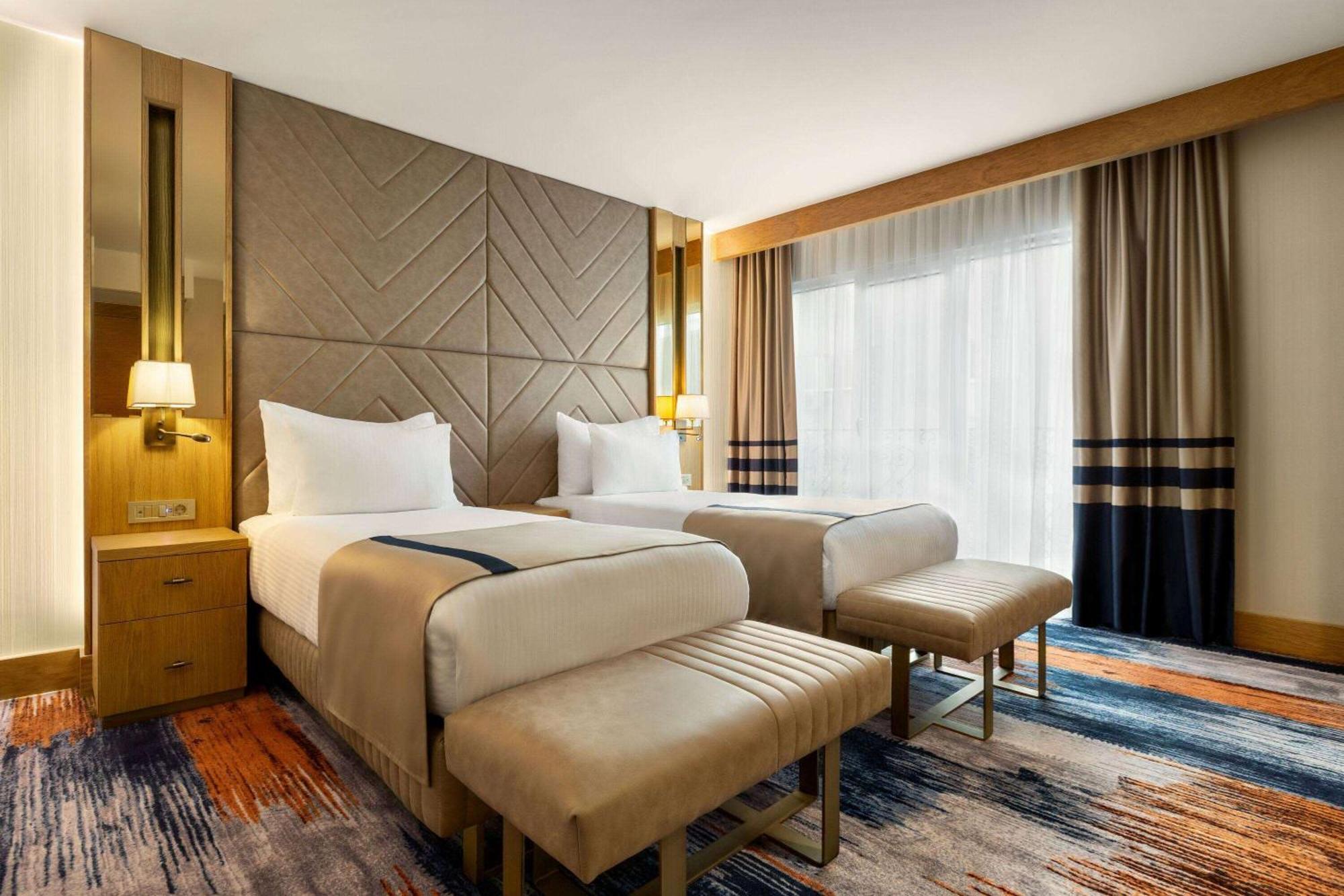 Days Inn By Wyndham Istanbul Bomonti 외부 사진