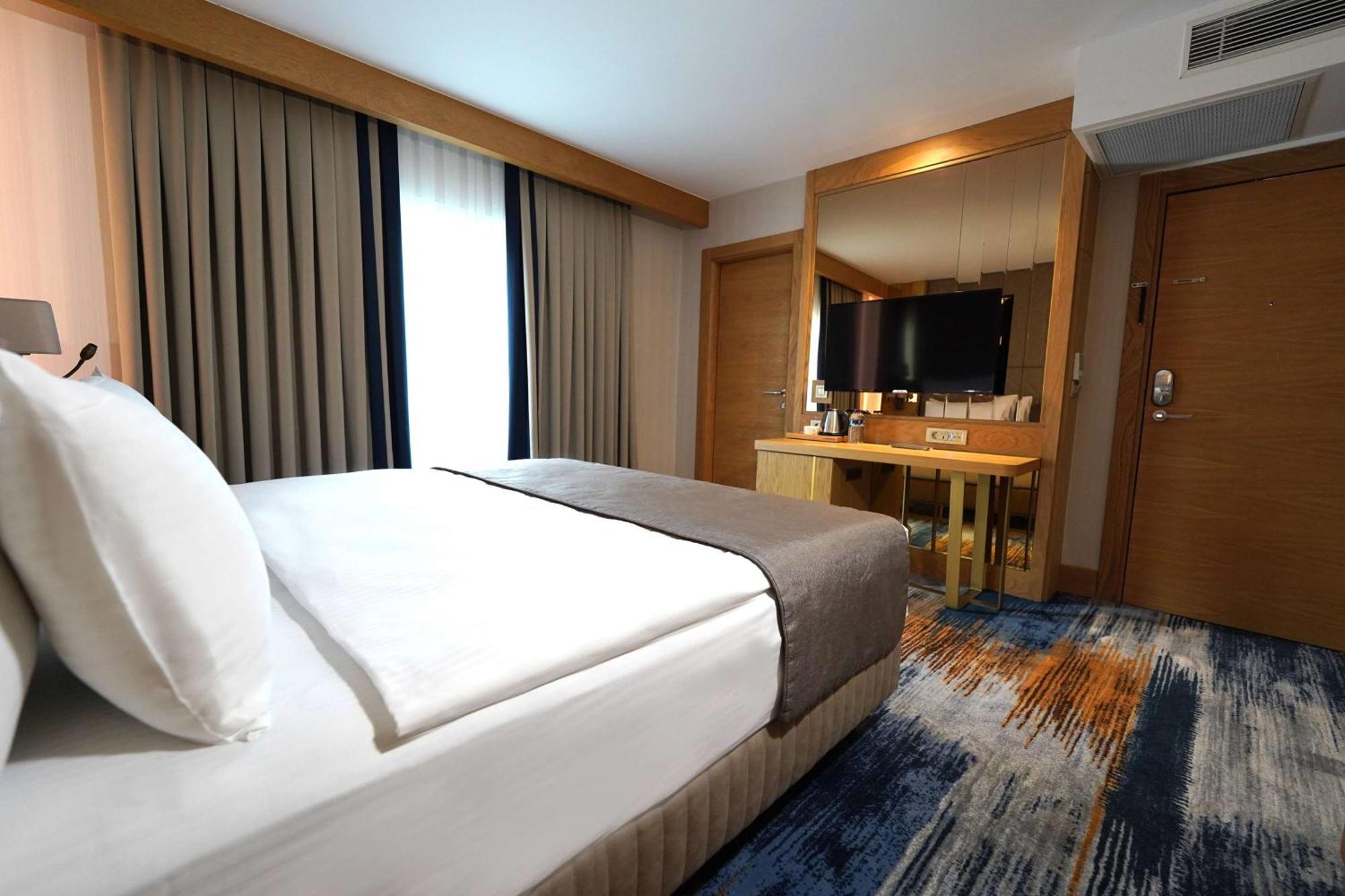 Days Inn By Wyndham Istanbul Bomonti 외부 사진